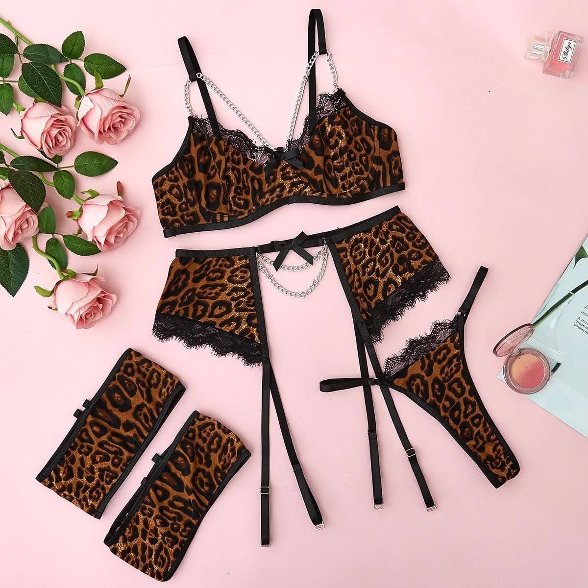 Mesh Spitzen-Dessous mit Kettengürtel & Schleife – 3-teilig